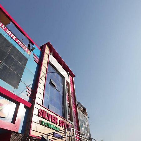 Oyo 38520 Hotel Silverspoon Roorkee Buitenkant foto